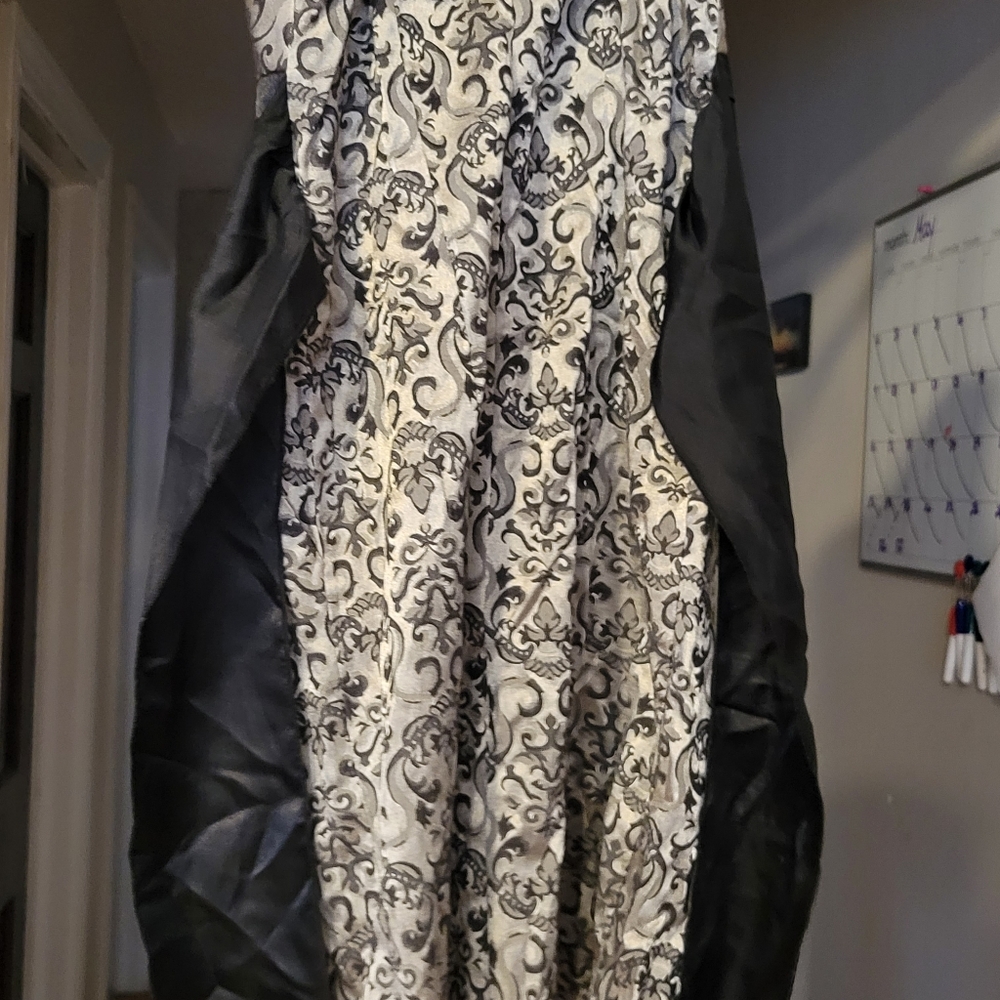 Formal Dress - Picture 2 of 3
